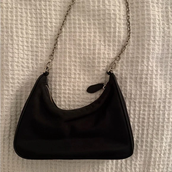 Black Prada nylon bag - Picture 4 of 4